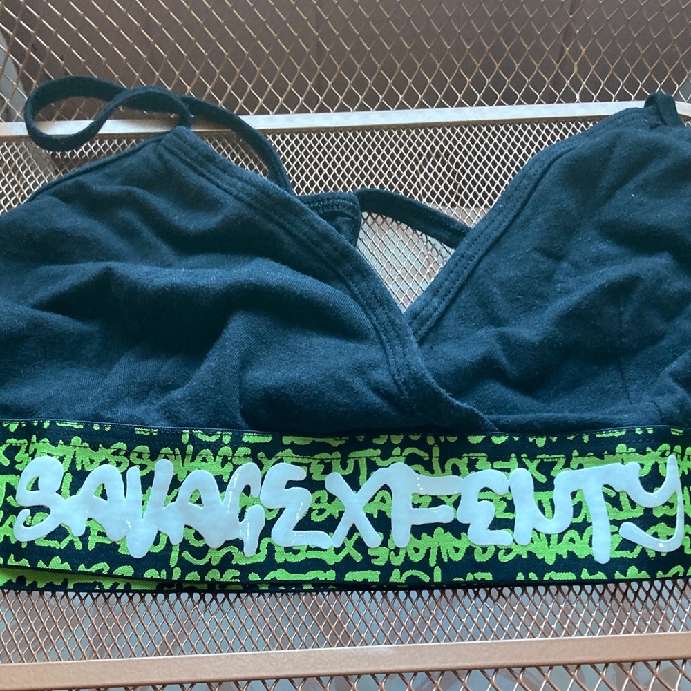 SAVAGE X FENTY Black and Green Sports Bra! - Picture 3 of 4